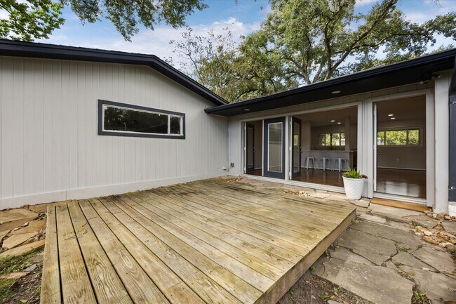 Building Photo - 8621 Bob White Dr