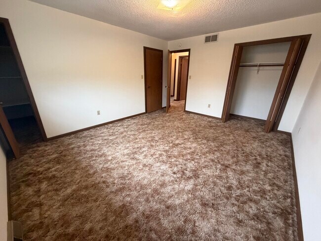 Building Photo - 2205 Warwick St