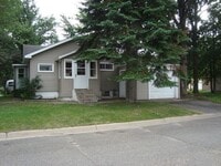 Building Photo - Cute 2 Bedroom Home