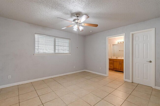 Building Photo - 8 Spalding Cir