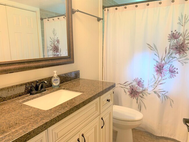 Building Photo - 3824 E Pueblo Ave