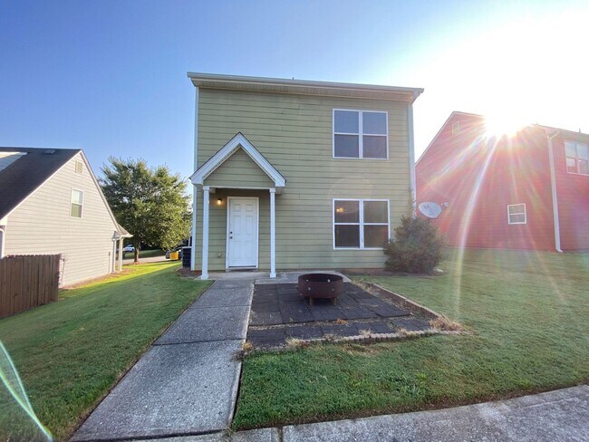 Building Photo - PRE-LEASING FOR AUGUST 2 2026! 1/2 Off Deposit!