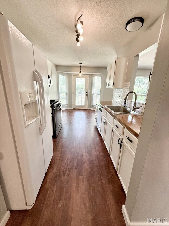Building Photo - 3241 Tanglebrook Dr