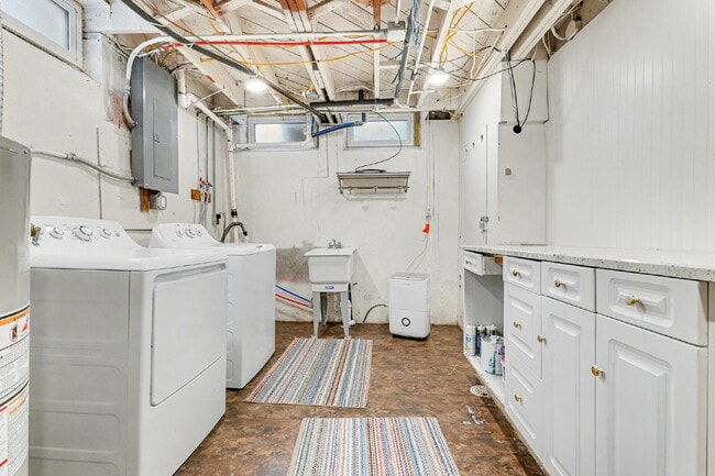 Building Photo - Charming 3-Bed Home - $1900/ month