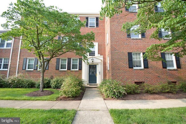 Building Photo - 6628 E Wakefield Dr