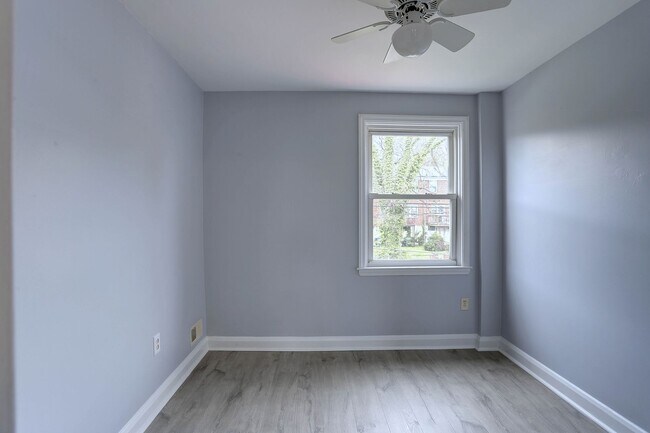 Building Photo - 3 Bedroom 2 Full Bath Row Home Minutes from Morgan State