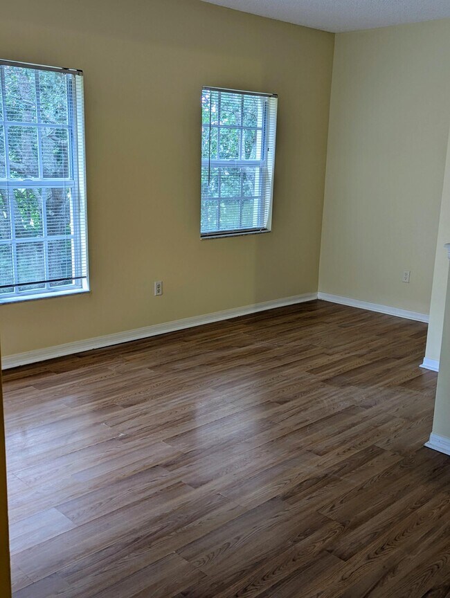 Building Photo - 10306 Fox Trail Rd S