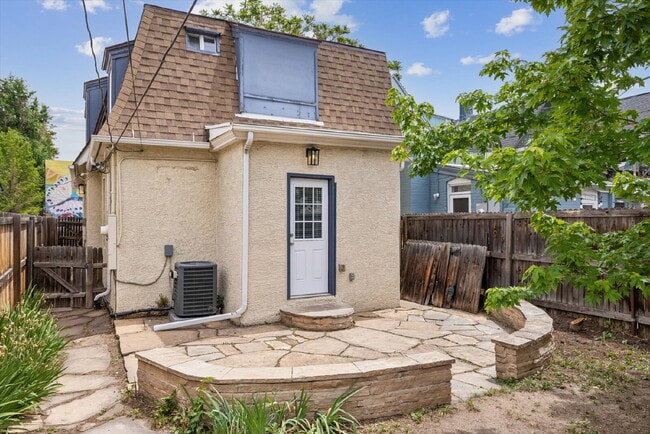 Building Photo - 3BR/2BA Wonderfully Updated Single Family Home---JUST GORGEOUS!  GAS, ELECTRIC, WATER, SEWER and ...