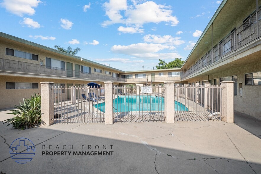 Building Photo - 709 N. Inglewood Ave.