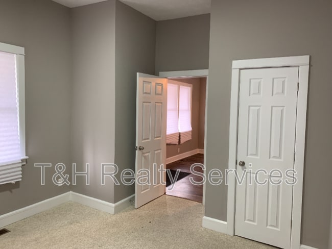 Building Photo - 234 N Addison St