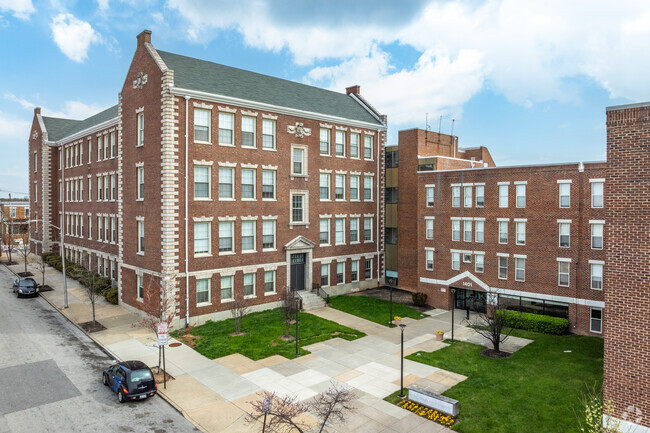 Exterior - Lakewood Apartments