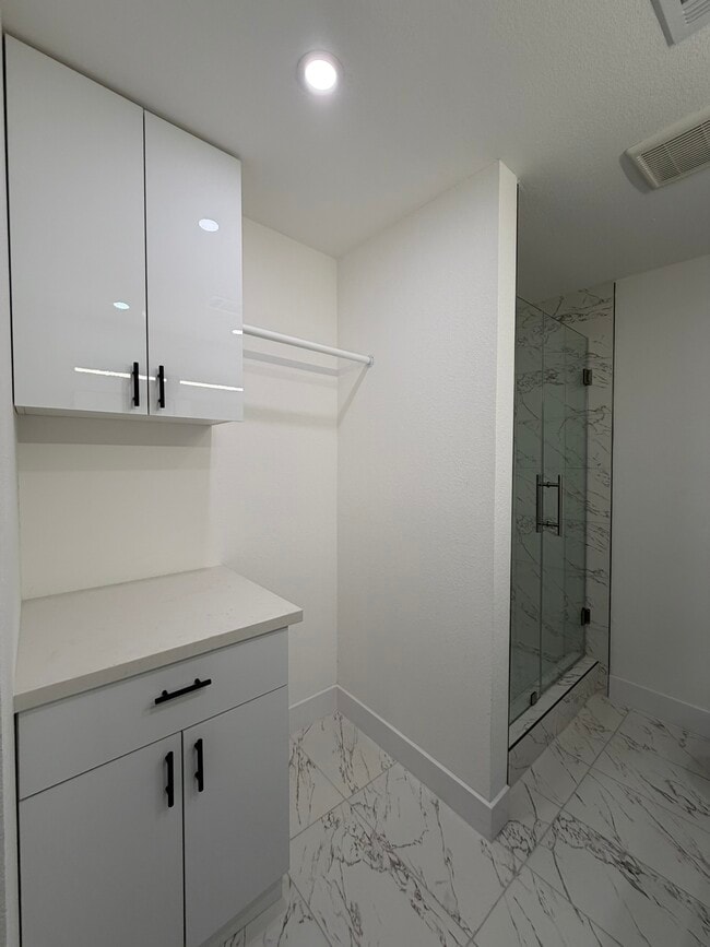 Building Photo - 705 Stanford St