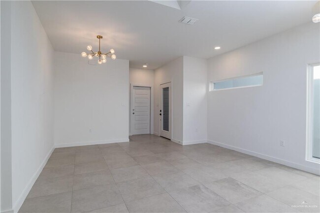 Building Photo - 2629 Warbler Ave