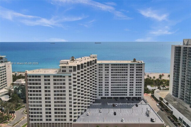 Primary Photo - 2899 Collins Ave