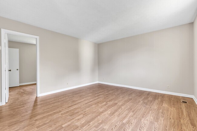 Building Photo - 844 Circle Dr