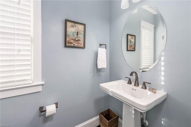 Building Photo - EAST BEACH