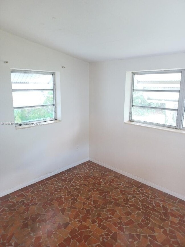 Building Photo - 3670 SW 20th St