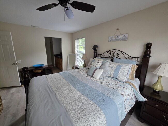 Building Photo - Updated full furnished 2/2 villa in great Safety Harbor location.