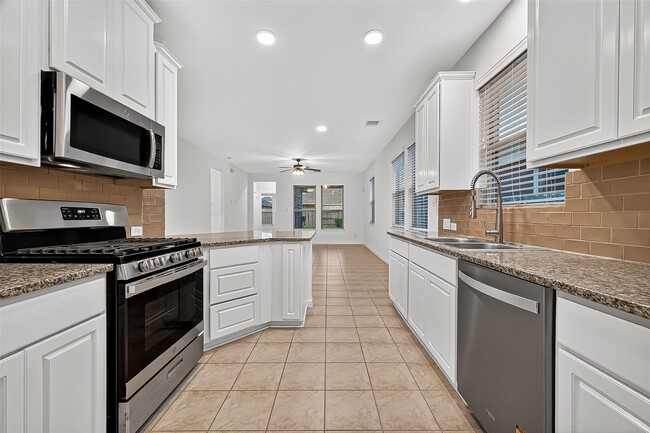 Building Photo - 7927 Tindarey Maple Trace