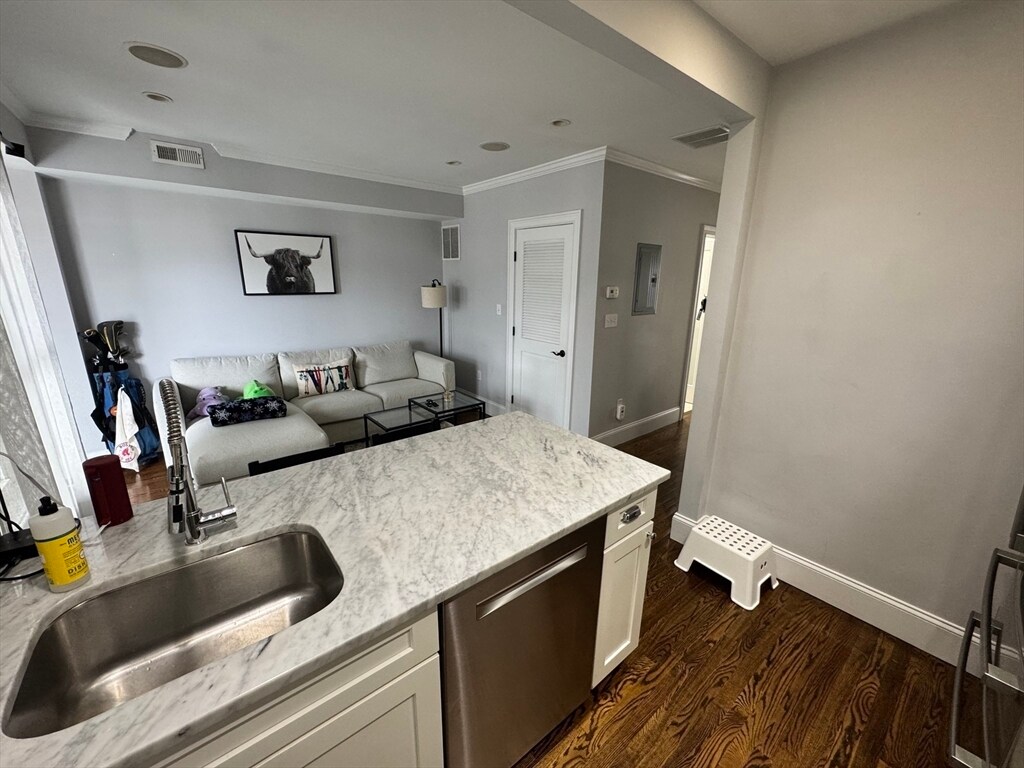 Building Photo - 252 Bowen St