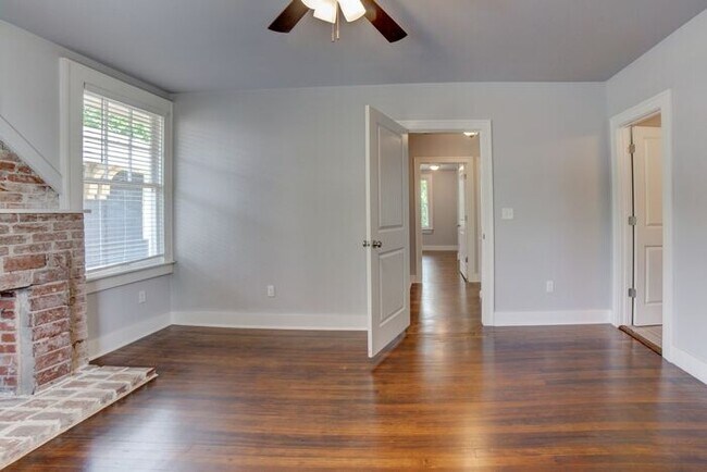 Building Photo - Downtown 3/2.5 Fully Remodeled!