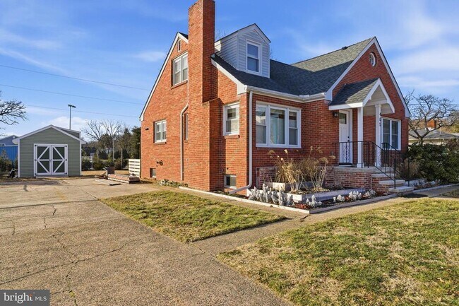 Building Photo - 405 Wegner Ave