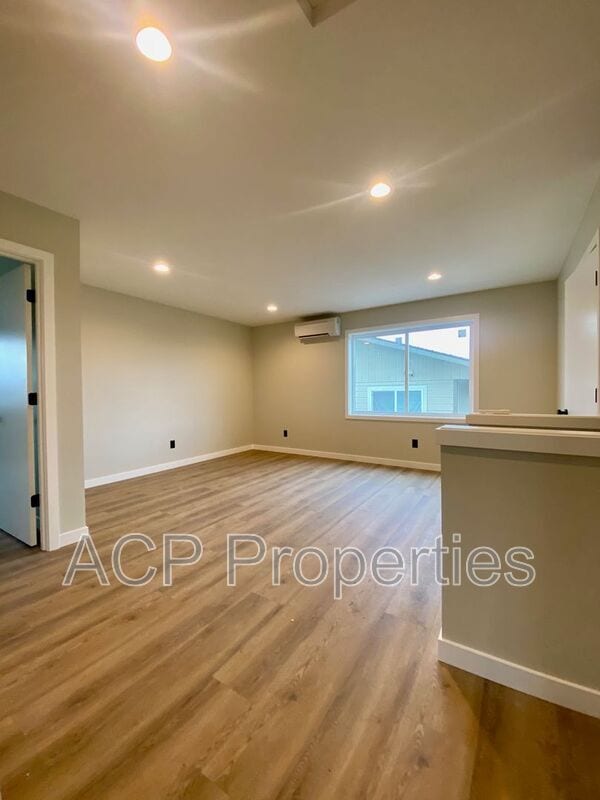 Building Photo - 110 Baker St