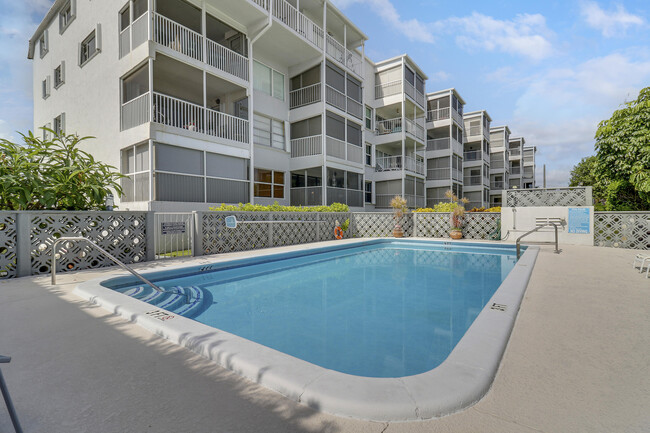 Building Photo - 155 Yacht Club Dr