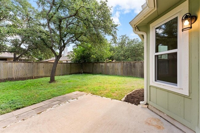 Building Photo - 2104 Lobelia Dr