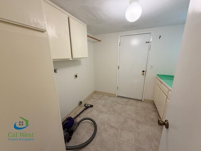 Building Photo - $4595 - Spacious 5 Bed/3 Bath Gilroy Home Located in Sunrise Park Neighborhood