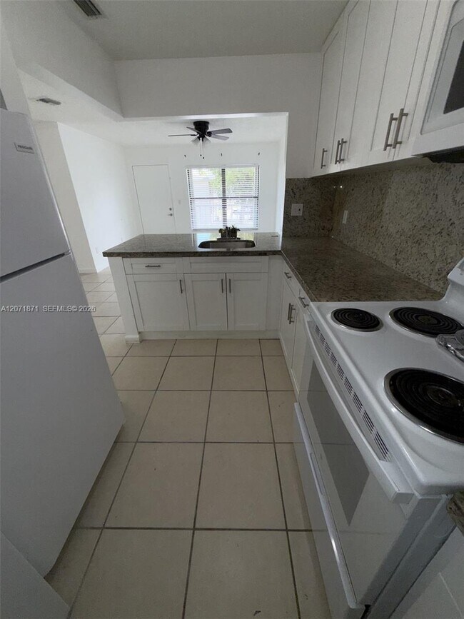 Building Photo - 15324 SW 72nd St