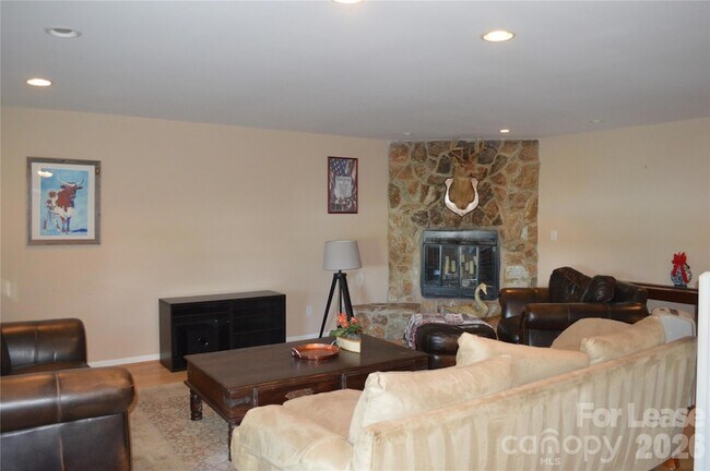 Building Photo - 17701 Burnt Hickory Dr
