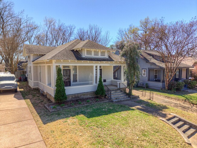 Primary Photo - Rent reduced! Move-in special - 1/2 off Fi...