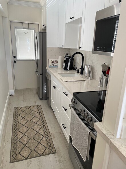 Building Photo - 901 S Surf Rd