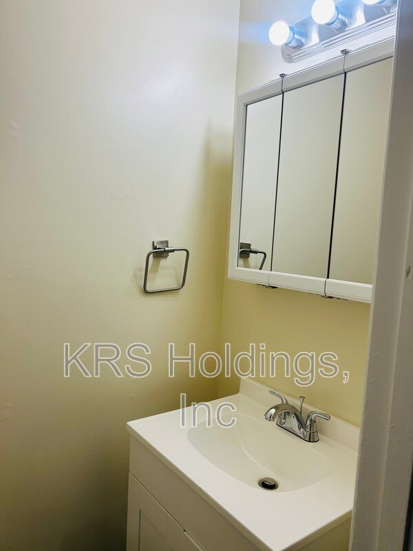 Building Photo - 5238 Goolsby Ct