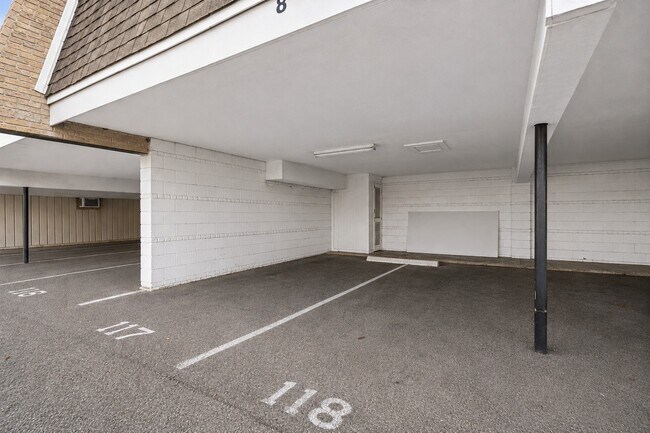 Building Photo - 2615 Marilee Ln