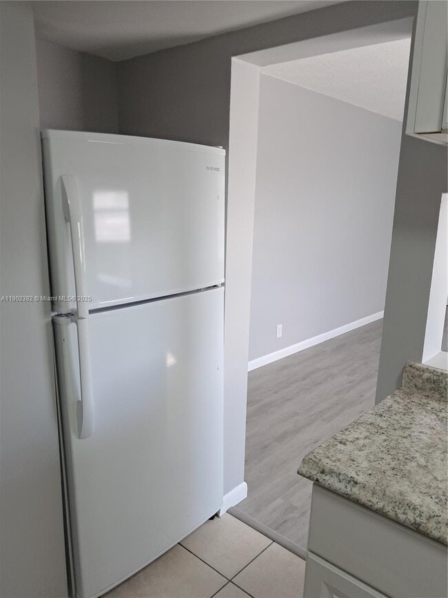 Building Photo - 16701 NE 14th Ave