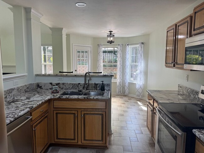 Building Photo - Four Bedroom Home in Curtis Pond