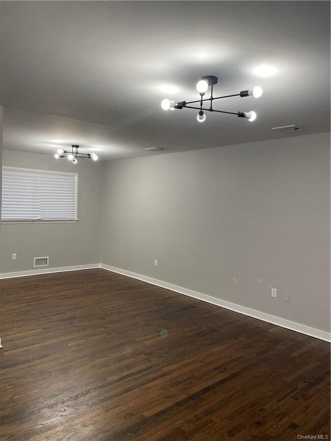 Building Photo - 7 Castle Dr