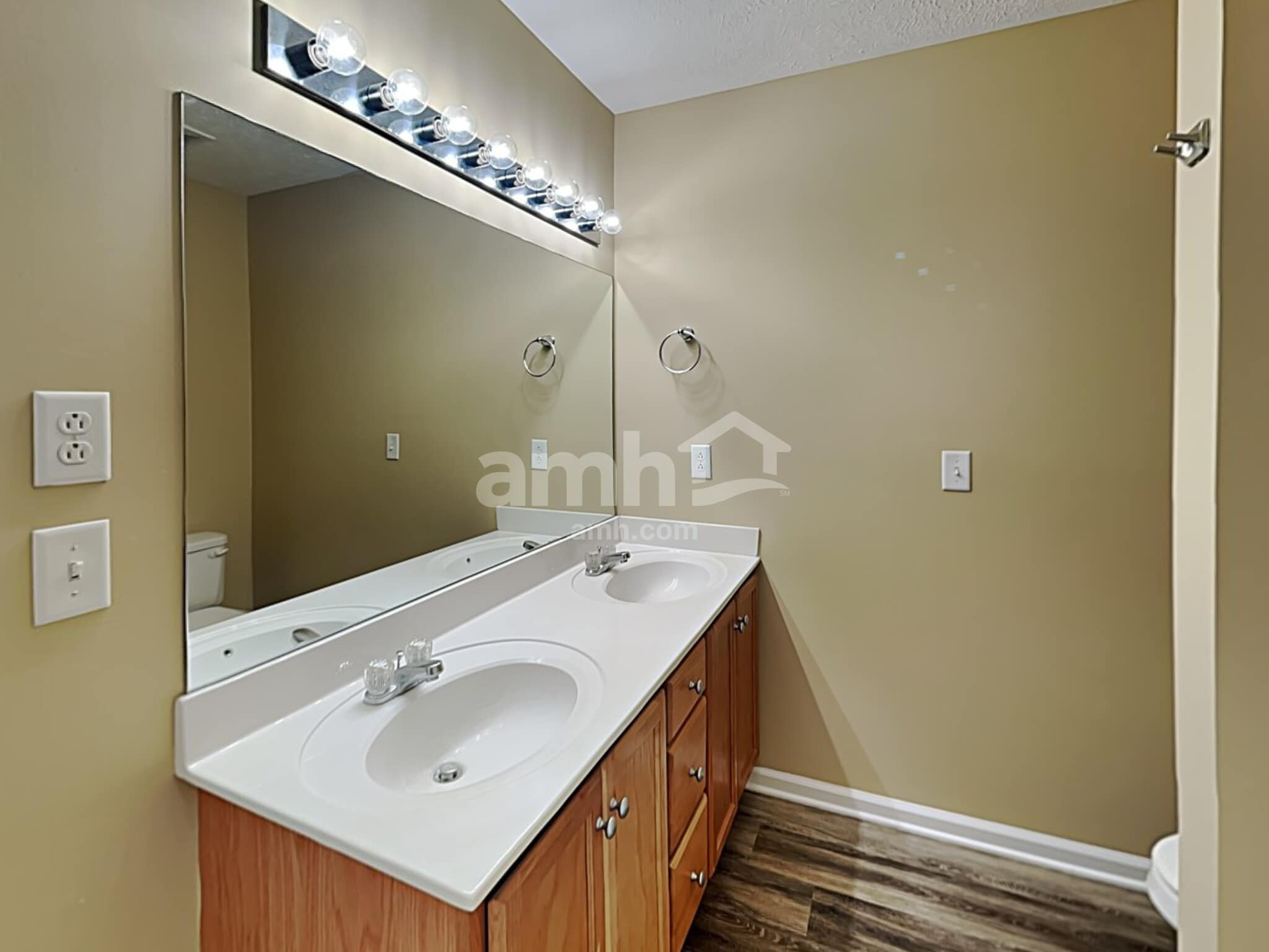 Building Photo - 1665 Saint Andrews Dr