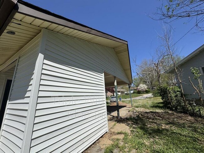 Building Photo - 7101 Brackleigh Dr