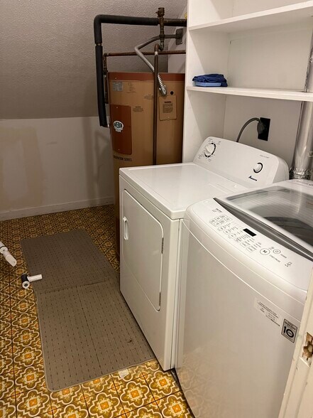 Laundry room - 202 Brook Holw