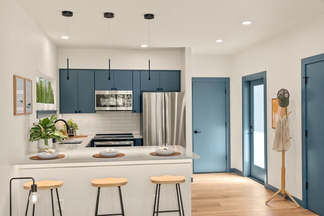 Building Photo - 950 NE Norton Ave