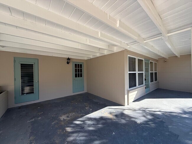 Building Photo - 1401 NE Elizabeth Ave