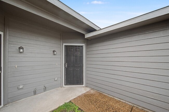 Building Photo - 5409 Nielan St