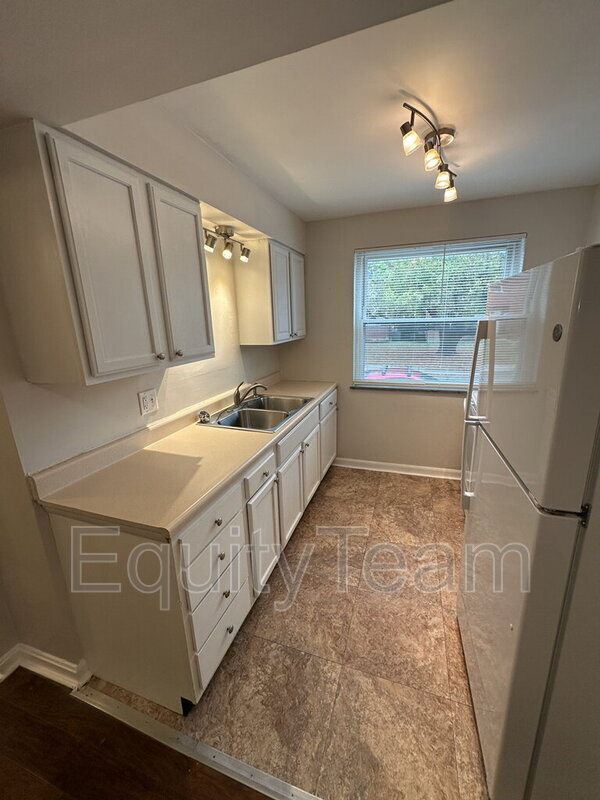 Building Photo - 3918 E Gatewood Ln