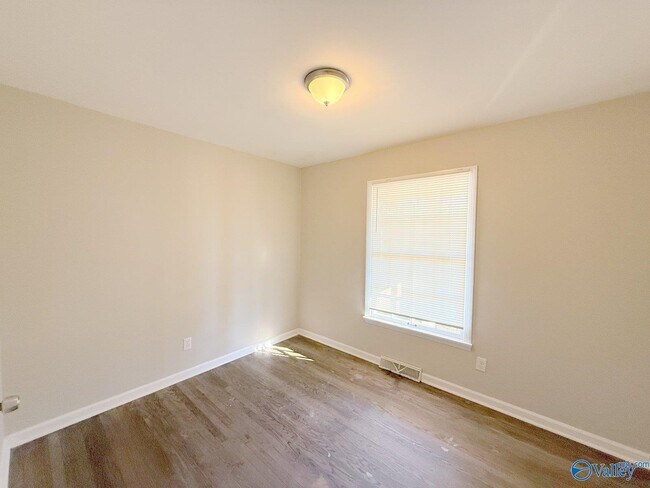 Building Photo - 1729 Laverne Dr NW