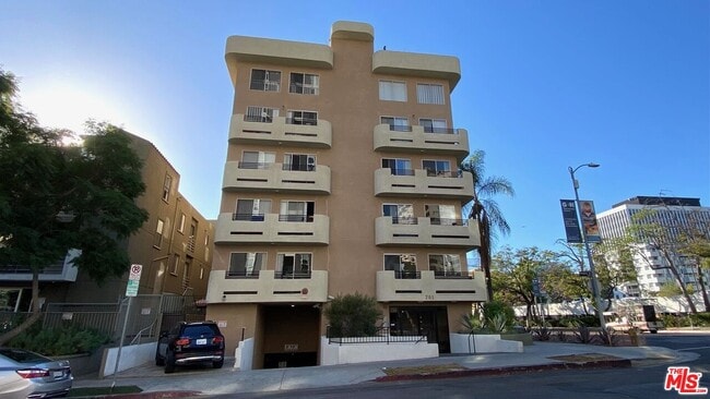 Building Photo - 701 S Kingsley Dr