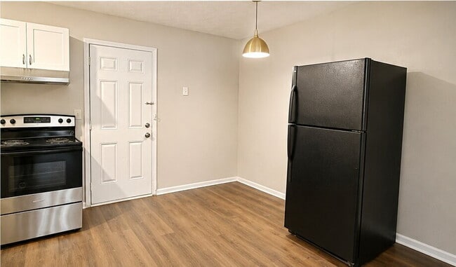 Building Photo - Move-In Special: Get approved and move in by September 10th to receive $500 OFF your first full m...