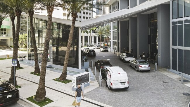 Building Photo - 1300 Brickell Bay Dr